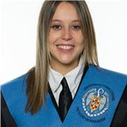 Profesora de magisterio infantil imparte clases de matemáticas, lengua, sociales a niños/as de Educación Primaria